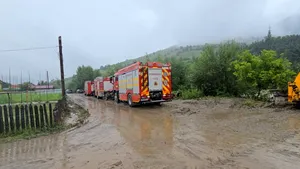 Cod galben de inundații în șase județe. Viituri rapide pe râurile mici și scurgeri importante
