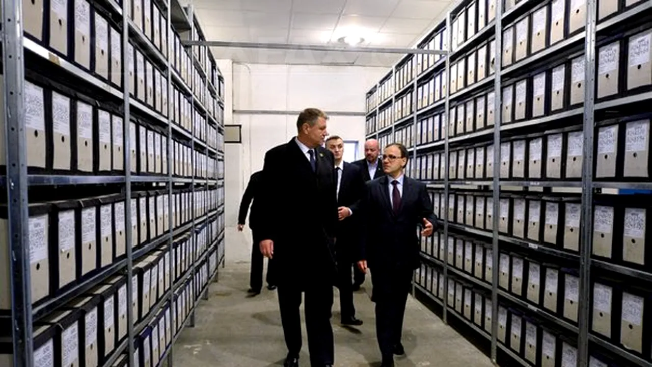 Iohannis, după vizitarea arhivelor CNSAS: E nevoie de reconcilierea cu istoria noastră recentă - VIDEO