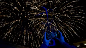 REVELION într-un oraş din România, marcat de două ori în aceeaşi noapte. De ce vor fi trase focuri de artificii la ora 00.00 şi, din nou, la 01.00