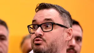 Dan Tănasă cere demisia premierului Bolojan: „Bolojan s-a transformat din premier în chiriaș de lux pe banii românilor”