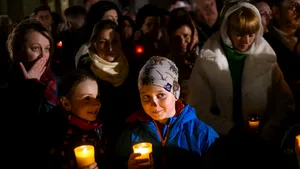 Sondaj INSCOP Research. Trei sferturi dintre români vor participa la slujba de Înviere și vor petrece Paștele acasă