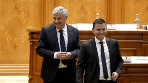Deputat PSD: Tăiaţi pensiile speciale şi daţi copiilor alocaţii. PNL: Aţi inventat pokerul parlamentar