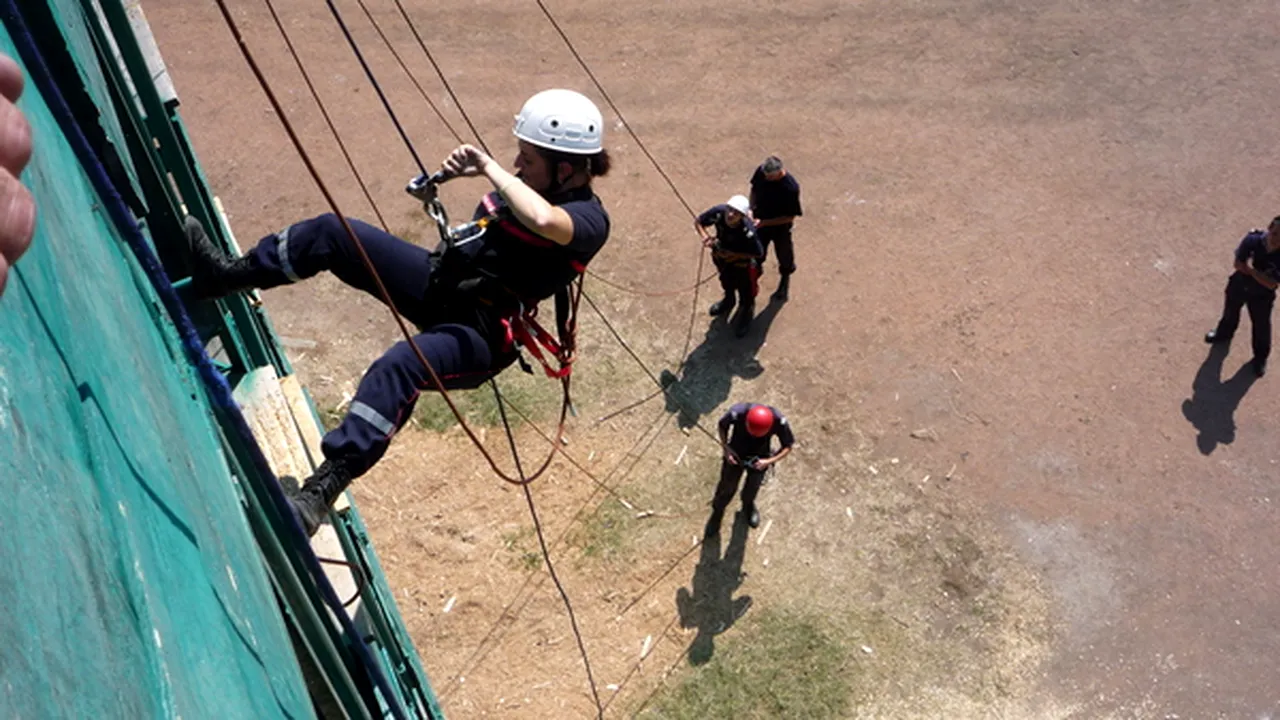 Pompierii fac training-uri cu administratorii de mall-uri, după incidentul de la concertul Carla's Dreams