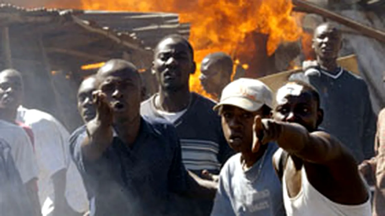 Peste 300 de morţi în violenţele postelectorale din Kenya