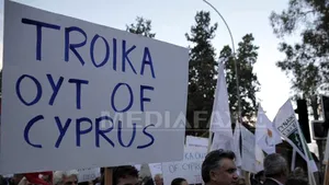 Trei bănci din Cipru, investigate pentru ştergerea unor credite către politicieni