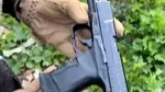 Percheziții în Botoșani după ce un bărbat s-a postat pe internet cu un pistol amenințând o persoană