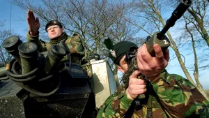 Una dintre forţele militare ale lumii foloseşte insecticidul pentru a se apăra de COVID-19. „Nu are cum să le facă rău