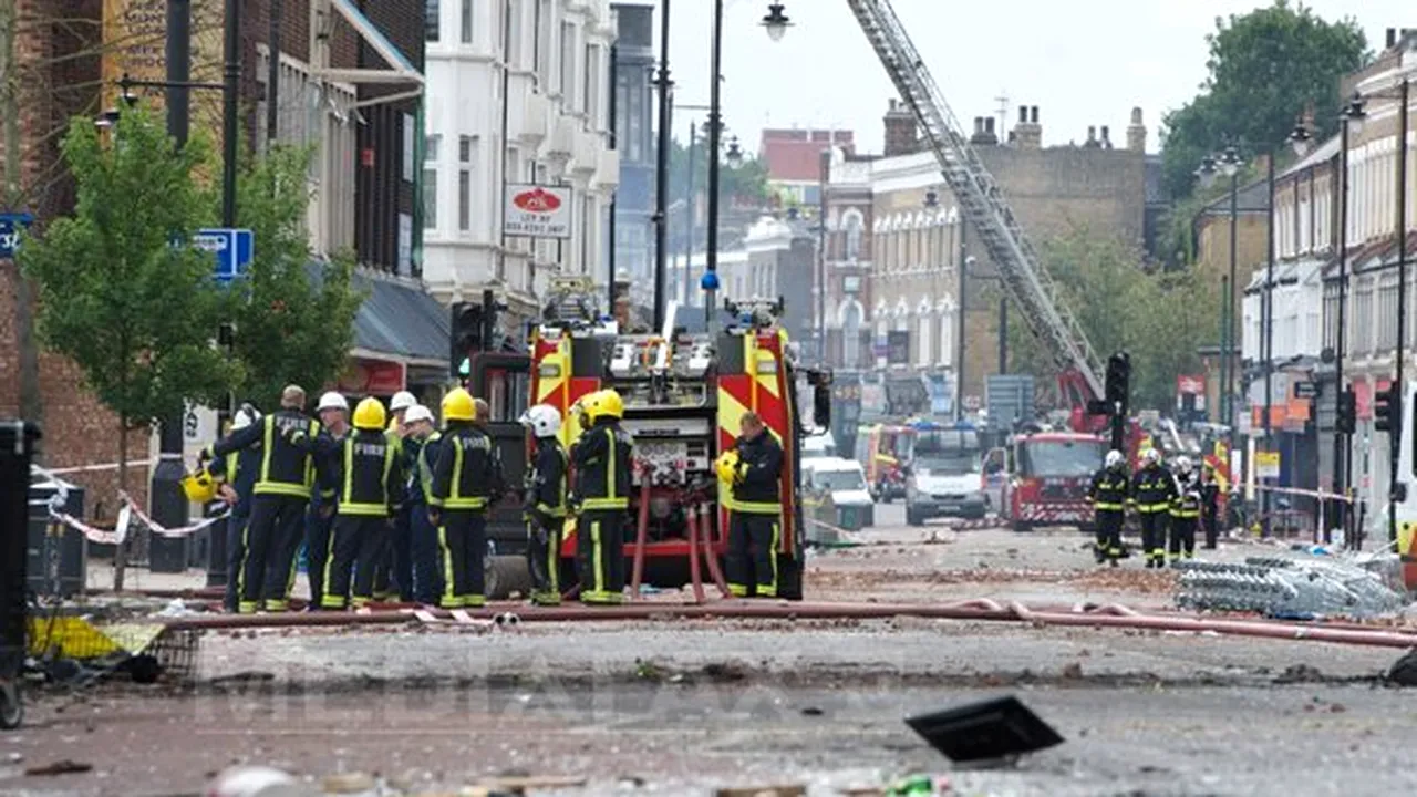 Violenţele din Londra ar putea fi organizate printr-o reţea privată de mesagerie