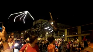 Paradă cu păpuşi gigant, în centrul Craiovei, în deschiderea Festivalului Puppets Occupy Street - FOTO, VIDEO