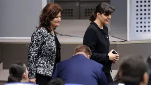 Kovesi, chemată din nou la Parlament pentru seara în care se aştepta rezultatul alegerilor din 2009, la locuinţa ministrului de interne Gabriel Oprea. Fifor invocă o decizie care permite audierea sa