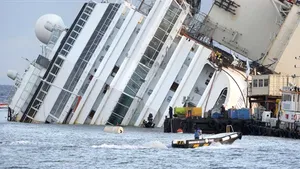 Pachebotul Costa Concordia, repus pe linia de plutire - GALERIE FOTO