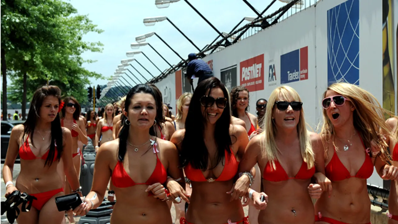 Record mondial, paradă de femei în bikini - FOTO şi VIDEO