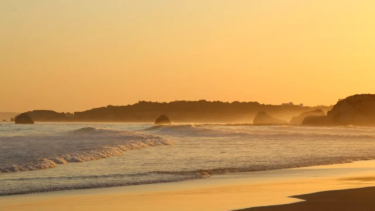 Satul din Europa, ocolit de turiști, unde se găsesc plaje liniștite și prețuri accesibile