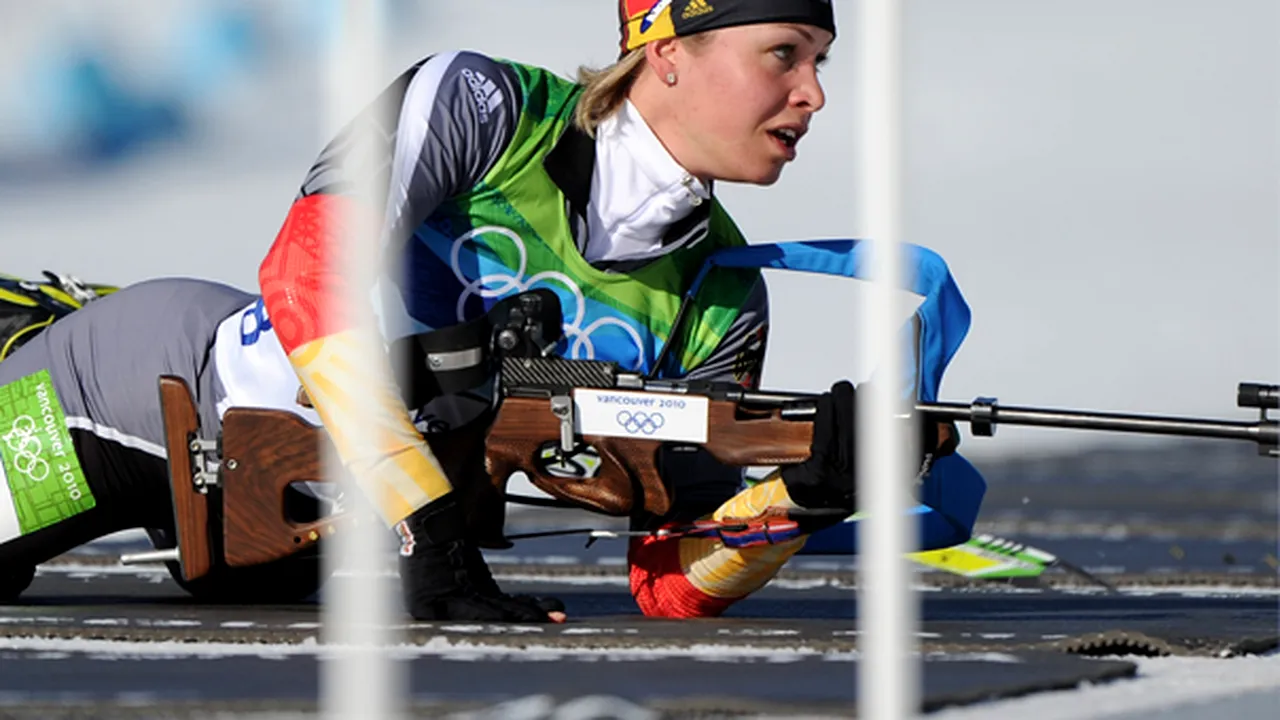 Germanca Magdalena Neuner, campioană olimpică în proba de biatlon 12,5 km, Eva Tofalvi - locul 24