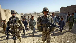 România ar putea trimite încă 600 de militari în Afganistan
