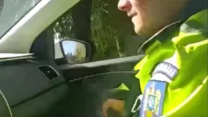 Doi poliţişti jignesc o femeie şi se amuză pe seama ei: „Eşti prea mare, nu mai vede radarul de tine” 