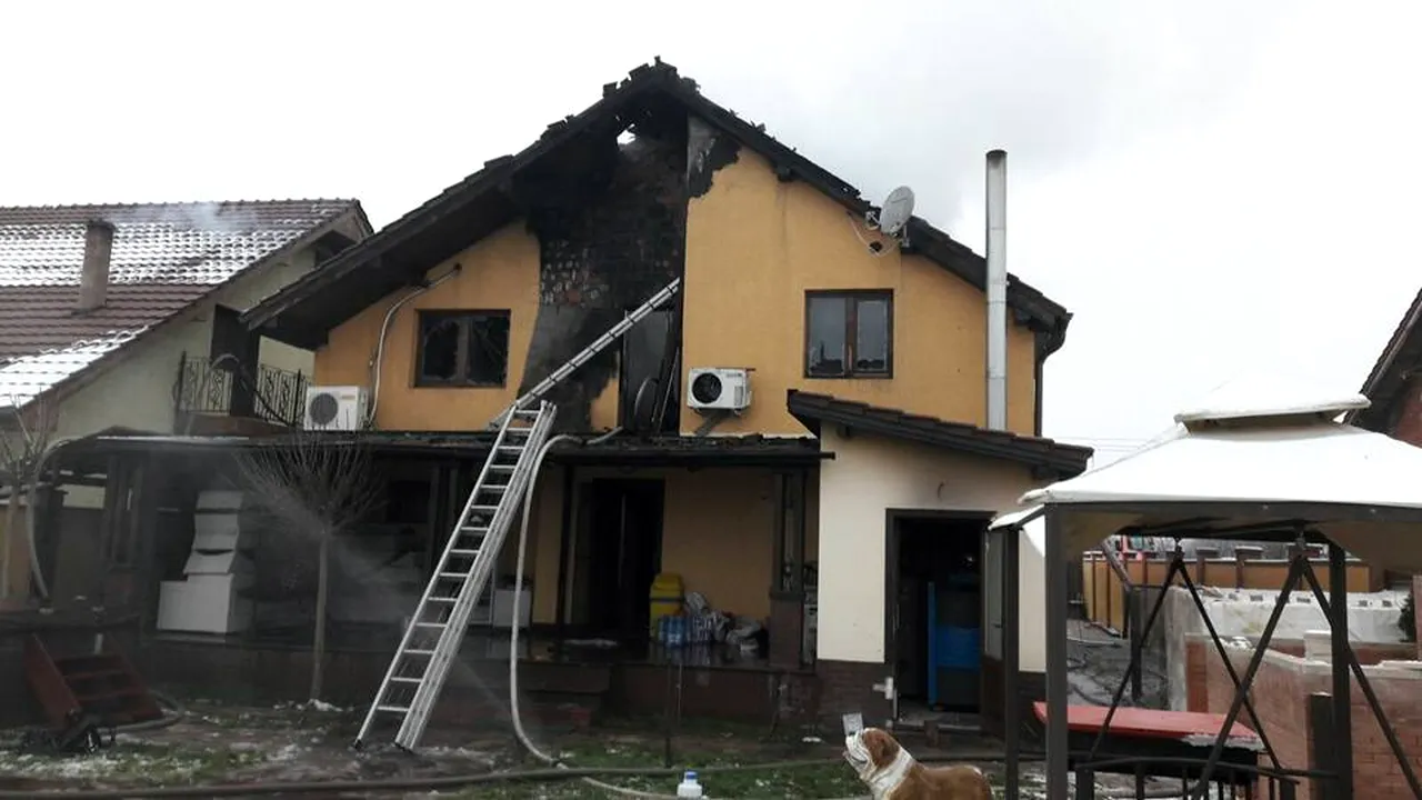 Un salon de masaj din Arad a fost mistuit de un incendiu puternic
