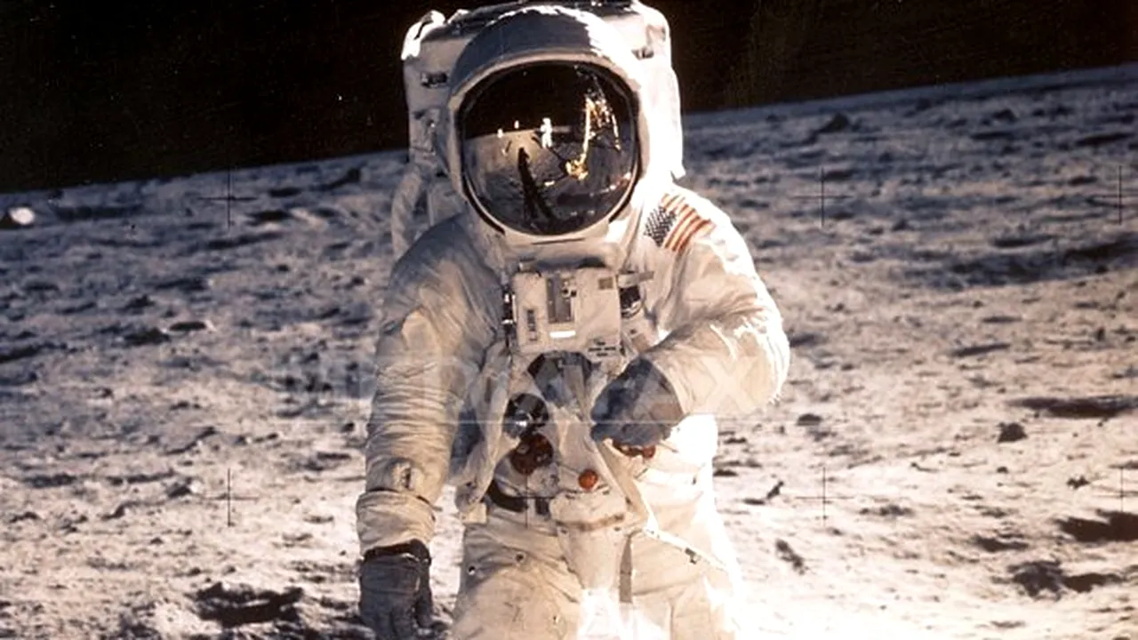 Un costum de cosmonaut, vândut la licitaţie cu peste 112.000 de euro