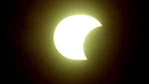 Eclipsă parţială de Lună vizibilă din România, sâmbătă spre duminică