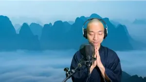 VIDEO Japonezul Yogetsu Akasaka este călugăr zen budist, iar credinţa i-a schimbat muzica electronică