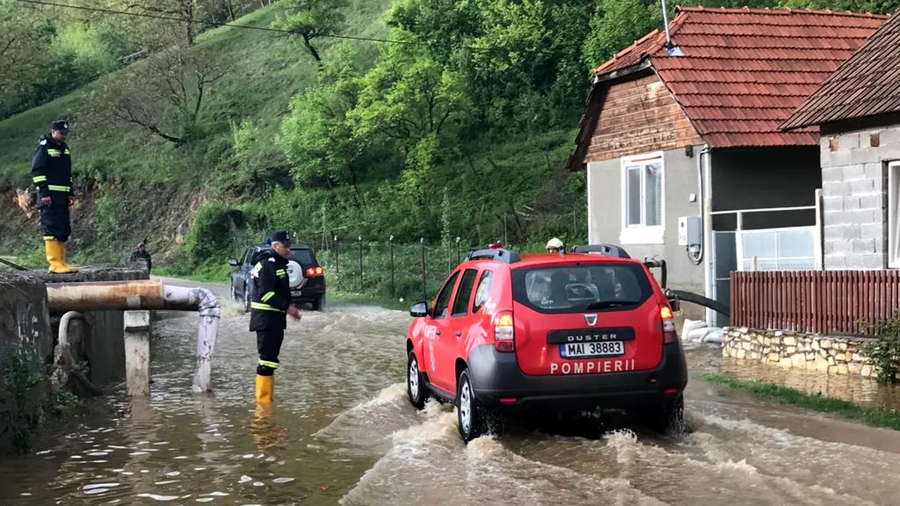 COD GALBEN de inundaţii până miercuri seara. Care sunt judeţele aflate sub avertizare