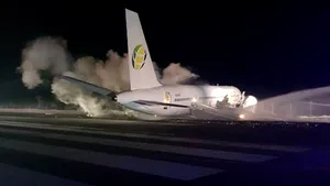 INCIDENT AVIATIC: Un avion cu 126 de persoane la bord, care a decolat din Toronto, a aterizat forţat în Guyana. Şase oameni au fost răniţi | VIDEO