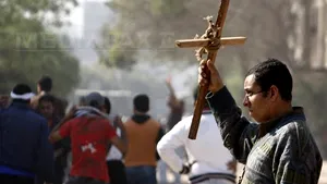 Protest religios la Cairo: Mii de copţi au manifestat după incendierea unei biserici. Cel puţin 16 persoane au fost ucise