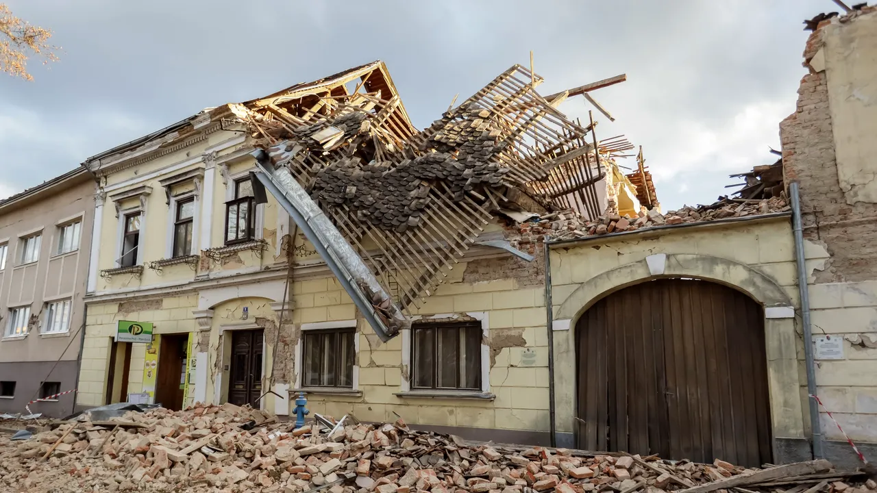 Croaţia suferă, după o nouă zi în care a fost zguduită de cutremure: Două oraşe devastate, şapte morţi şi zeci de răniţi