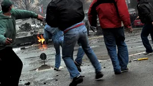 Convoi românesc al EULEX, atacat cu sticle incendiare în nordul Kosovo