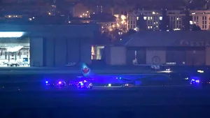 Avionul Air Canada, cu 128 de pasageri la bord, a aterizat pe Aeroportul din Madrid. Momentul în care aeronava ajunge pe pistă