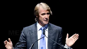 Regizorul Michael Bay, atacat pe platoul de filmare, în Hong Kong