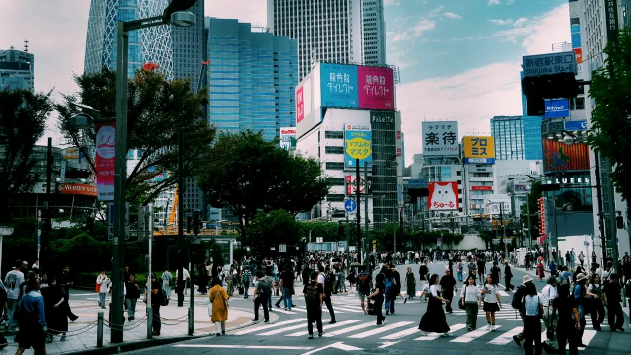 Japonezii, speriați de muncitorii străini. Tokio înăsprește regulile pentru obținerea permisului de ședere permanentă