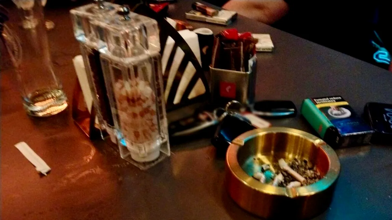 Amenzi pe Bulevardul Decebal din Capitală. În zeci de restaurante fumatul era „practică uzuală”