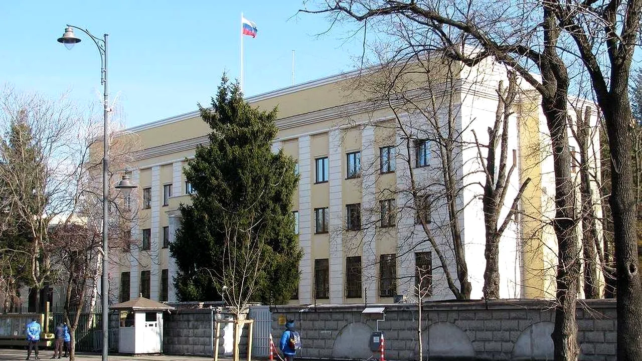 Un plic suspect a fost găsit la ambasada Rusiei din România. SRI a trimis echipele pirotehnice