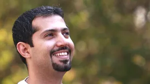 Un caricaturist iranian a fost condamnat la închisoare pentru că a susţinut Parisul după atentate - FOTO