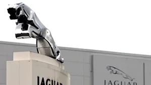 Conducerea Ford va discuta cu reprezentanţii Tata şi Mahindra despre vânzarea Jaguar şi Land Rover