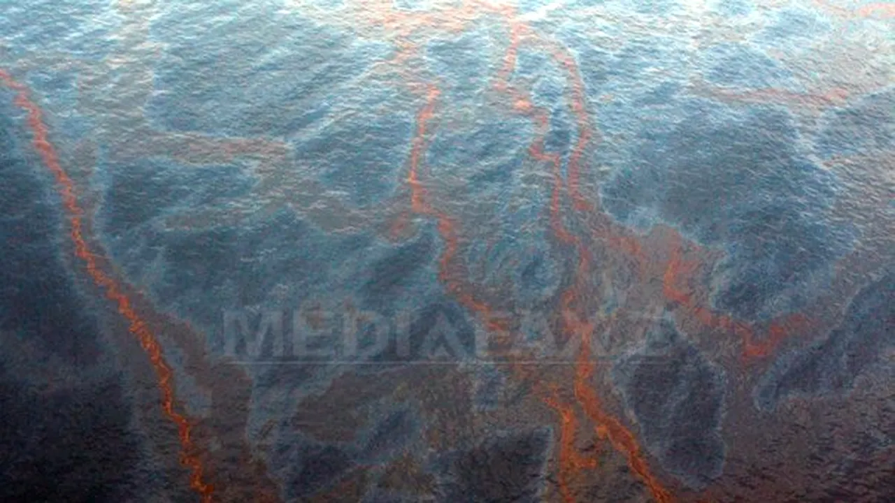 Mii de litri de carburanţi, deversaţi în mare după trecerea uraganului Sandy