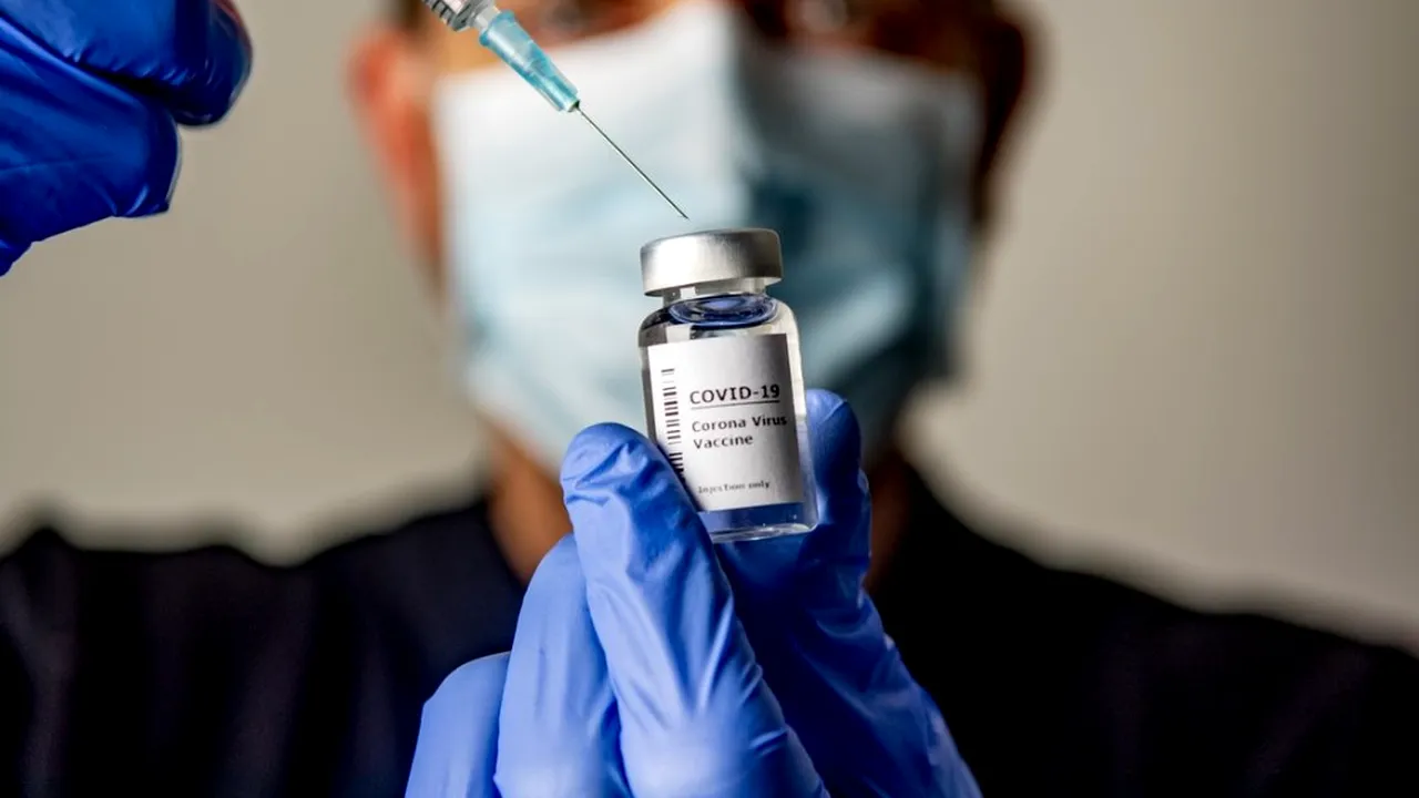 Guvernul olandez a aprobat vaccinarea de urgenţă a peste 30.000 de cadre medicale