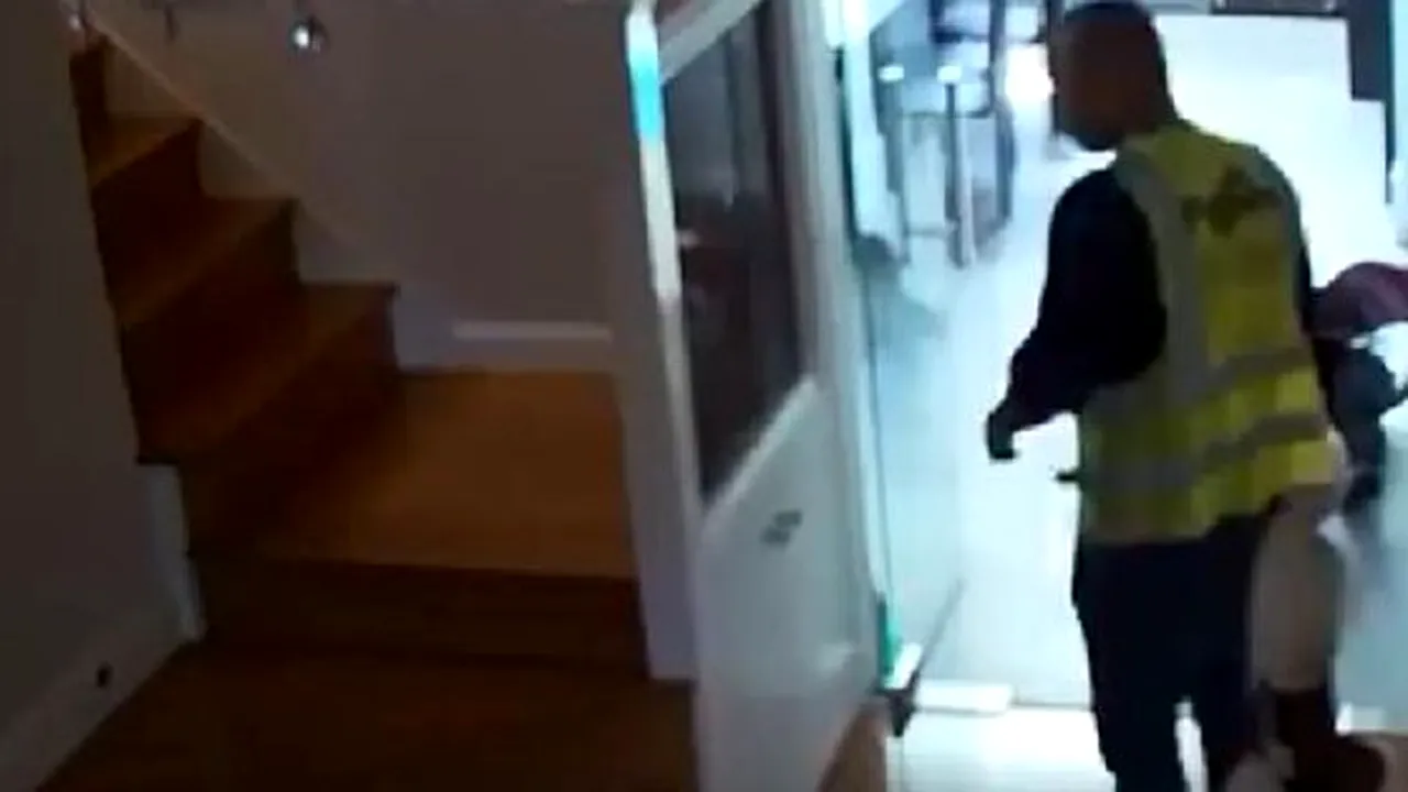 VIDEO  Femei lovite cu brutalitate, în Luton, de către un bărbat care făcea livrări la domiciliu 