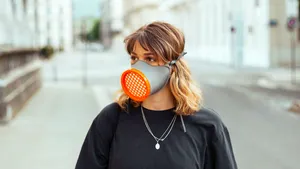 Cum a creat Michelin o mască de protecţie refolosibilă, de 28 de euro, pentru ca angajaţii să se întoarcă la muncă. Toată lumea o poate folosi