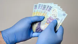 20% dintre români au dat mită în ultimele 12 luni. Care sunt cele mai corupte instituţii şi domenii conform Barometrului Global al Corupţiei 