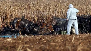 Cutia neagră a avionului MiG 21 LanceR prăbuşit la Câmpia Turzii a fost găsită