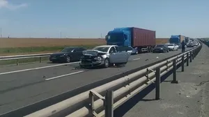 NEWS ALERT Încă un accident pe Autostrada Soarelui: doi răniţi, 10 persoane implicate - VIDEO