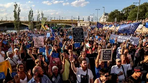 Maghiarii se mobilizează împotriva reformelor lui Orban