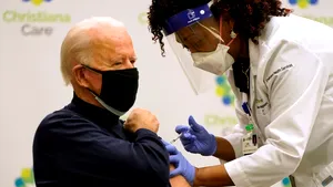 VIDEO Preşedintele-ales al SUA s-a vaccinat în direct la TV. Joe Biden a primit prima doză de ser 