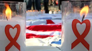 Candele aprinse pentru fiecare bolnav de SIDA care a murit în România, duminică, în Herăstrău