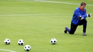 Van der Sar: România e periculoasă, are jucători de calitate