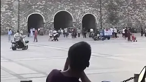 Un turn chinezesc vechi de 600 de ani s-a prăbușit parțial într-o zonă turistică