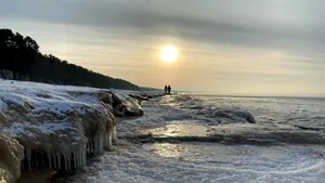 Un fenomen meteo nou îngrijorează cercetătorii: valurile de căldură care „devorează” zăpada