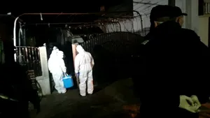 VIDEO | Primul român infectat cu noul coronavirus a ajuns la Institutul „Matei Balş”. Pacientul nu prezintă simptome, iar medicii au stabilit o schemă de tratament / Şcoli închise şi 20 de persoane în carantină, în judeţul Gorj